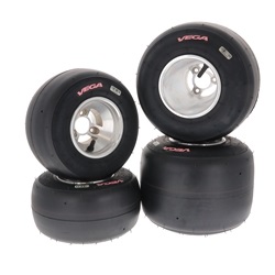 Set de 4 roues Vega F4 (rose) montés sur jantes aluminium